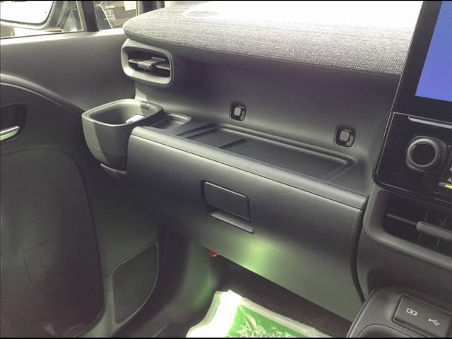 シエンタ ＨＹＢＲＩＤ　Ｚ　７人乗り（50枚目）