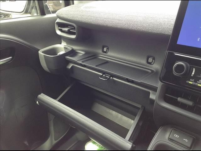 シエンタ ＨＹＢＲＩＤ　Ｚ　７人乗り（51枚目）