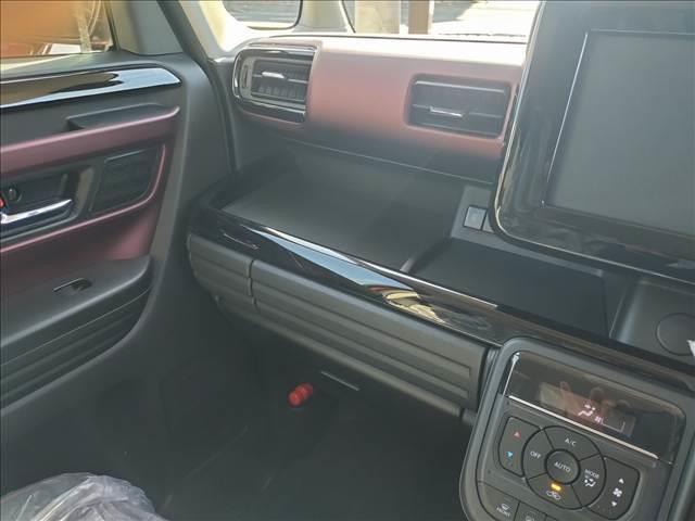 スペーシアカスタム ハイブリッドXS 届出済未使用車・両側電動スライドドア・LEDヘッドランプ・サーキュレーター・運転席シートリフター・パーソナルテーブル・助手席シートアンダートレイ・フロントアームレスト・USB電源ソケット(19枚目)