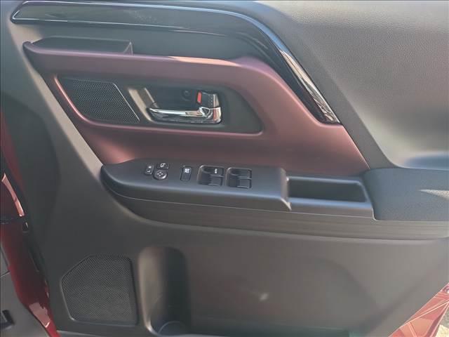 スペーシアカスタム ハイブリッドXS 届出済未使用車・両側電動スライドドア・LEDヘッドランプ・サーキュレーター・運転席シートリフター・パーソナルテーブル・助手席シートアンダートレイ・フロントアームレスト・USB電源ソケット(24枚目)