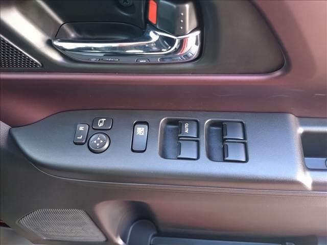 スペーシアカスタム ハイブリッドXS 届出済未使用車・両側電動スライドドア・LEDヘッドランプ・サーキュレーター・運転席シートリフター・パーソナルテーブル・助手席シートアンダートレイ・フロントアームレスト・USB電源ソケット(25枚目)