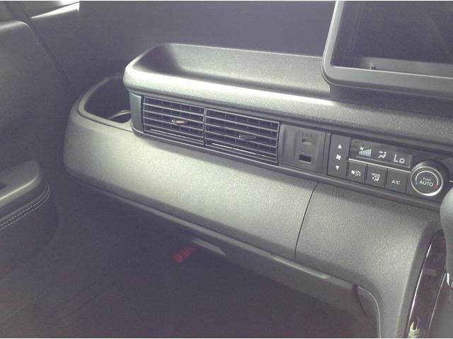 Ｎ－ＢＯＸカスタム コーディネートスタイル　Ｈｏｎｄａ　ＳＥＮＳＩＮＧ　ダイレクトプロジェクション式フルＬＥＤヘッドライト　前席用ｉ－サイドエアバッグシステム＋サイドカーテンエアバッグシステム　電子制御パーキングブレーキ、オートブレーキホールド（31枚目）