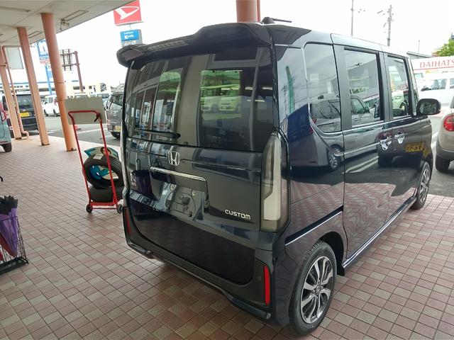Ｎ－ＢＯＸカスタム ベースグレード　Ｈｏｎｄａ　ＳＥＮＳＩＮＧ　両側スライド片側電動ドア　スマートキー　ＬＥＤヘッドライト（8枚目）