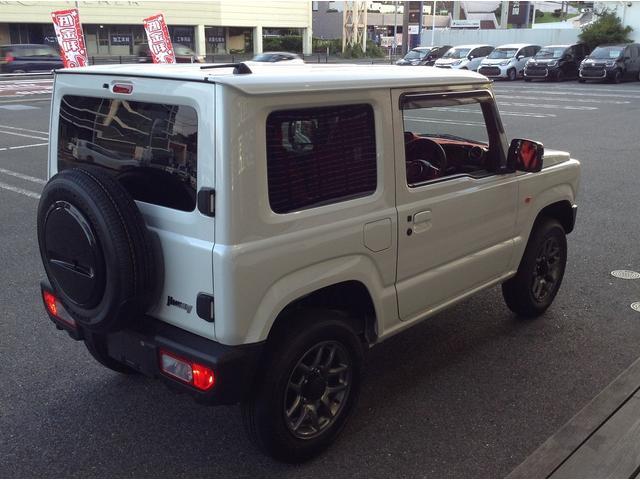 ジムニー ＸＣ　衝突被害軽減ブレーキ　車線逸脱防止装置　スマートキー　ヒルディセントコントロール　クリアランスソナー　アイドリングストップ　シートヒーター　ＥＣＳ　ＡＣＣ　ＬＥＤヘッドライト（6枚目）