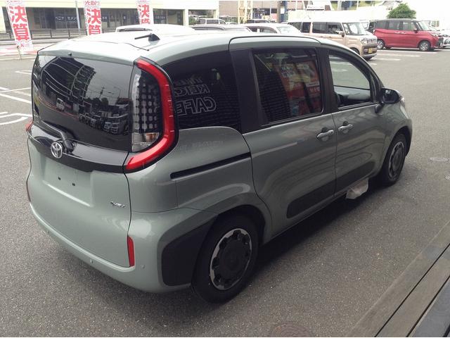 シエンタ ハイブリッドＺ　純正ディスプレイオーディオ・バックカメラ　衝突被害軽減ブレーキ　両側電動スライドドア　スマートキー　シート・ハンドルヒーター　ＥＴＣ　ＥＣＳ　ＬＥＤヘッドライト（6枚目）