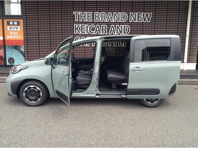 シエンタ ハイブリッドＺ　純正ディスプレイオーディオ・バックカメラ　衝突被害軽減ブレーキ　両側電動スライドドア　スマートキー　シート・ハンドルヒーター　ＥＴＣ　ＥＣＳ　ＬＥＤヘッドライト（10枚目）