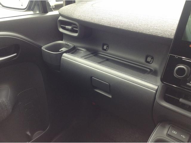 シエンタ ハイブリッドＺ　純正ディスプレイオーディオ・バックカメラ　衝突被害軽減ブレーキ　両側電動スライドドア　スマートキー　シート・ハンドルヒーター　ＥＴＣ　ＥＣＳ　ＬＥＤヘッドライト（32枚目）