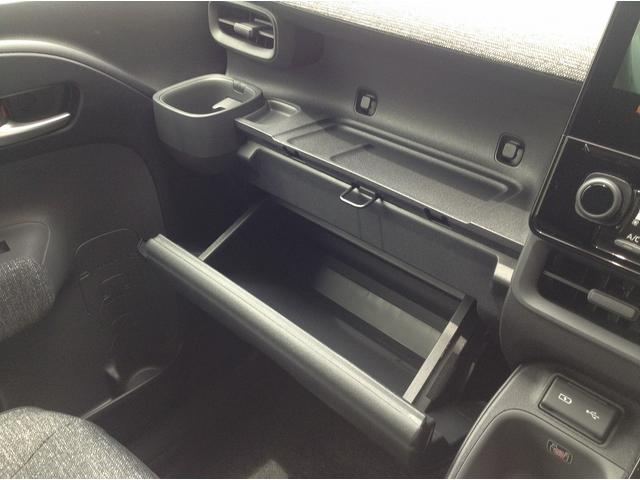 シエンタ ハイブリッドＺ　純正ディスプレイオーディオ・バックカメラ　衝突被害軽減ブレーキ　両側電動スライドドア　スマートキー　シート・ハンドルヒーター　ＥＴＣ　ＥＣＳ　ＬＥＤヘッドライト（33枚目）