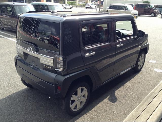 タフト Ｇ　メッキパック　衝突被害軽減ブレーキ　スマートキー　クリアランスソナー　アイドリングストップ　ＥＣＳ　シートヒーター　ＬＥＤヘッドライト（5枚目）