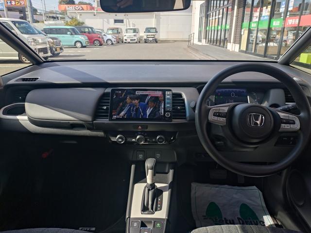 フィット ホーム　Ｈｏｎｄａ　ＳＥＮＳＩＮＧ　純正フルセグナビ　Ｂｌｕｅｔｏｏｔｈ付　バックカメラ　スマートキー　クリアランスソナー　ＡＣＣ　ＥＴＣ　ＥＣＳ　ドライブレコーダー　ＬＥＤヘッドライト（2枚目）