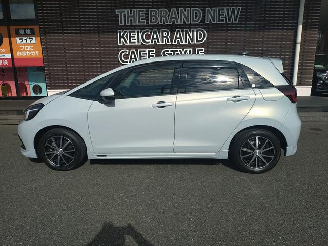 フィット ホーム　Ｈｏｎｄａ　ＳＥＮＳＩＮＧ　純正フルセグナビ　Ｂｌｕｅｔｏｏｔｈ付　バックカメラ　スマートキー　クリアランスソナー　ＡＣＣ　ＥＴＣ　ＥＣＳ　ドライブレコーダー　ＬＥＤヘッドライト（9枚目）