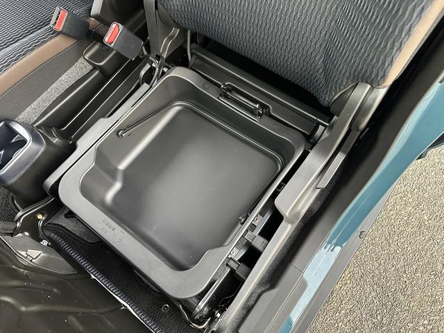 �����ɗD�����J�[�f�B�[���[�B�����X���������W���̂��q�l�͏����ł��B