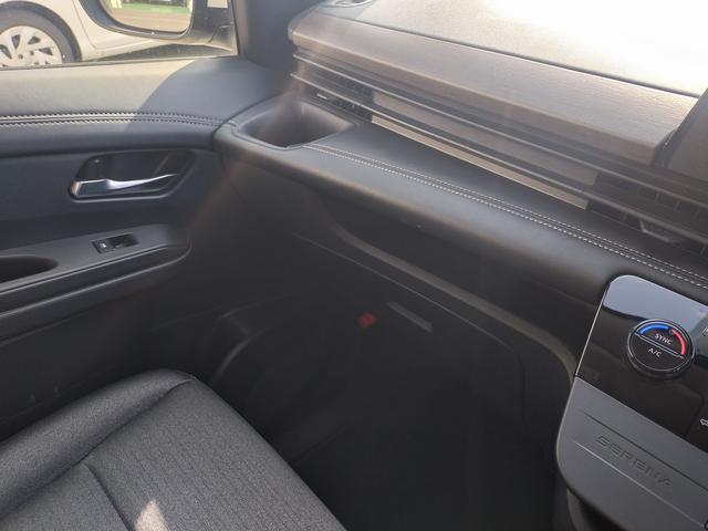 セレナ ハイウェイスターＶ　ナビ・Ｂｌｕｅｔｏｏｔｈ　バックカメラ　スマートキー　両側電動スライドドア　衝突被害軽減ブレーキ　アイドリングストップ　クリアランスソナー　ＥＴＣ　ＬＥＤヘッドライト　ＭＴモード付（33枚目）