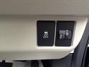 当社の届出済(登録済)未使用車は、新車登録時から「5年間、もしくは走行10万km」まで保証致します。保証内容はメーカー保証書(メンテナンスノート)に準じます。※詳細はスタッフにお尋ねください。