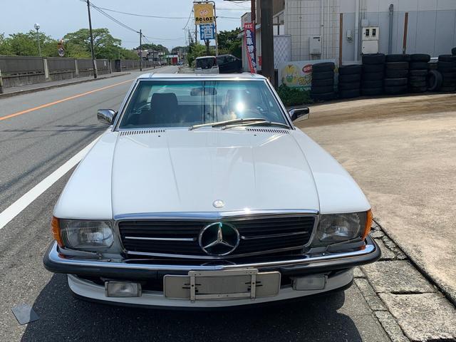 ５６０ＳＬ　正規ディラー車　左ハンドル　赤レザーシート　ウッドコンビハンドル　ホイール４本塗装済み　走行８９０００ｋｍ(2枚目)