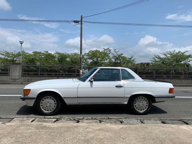 ５６０ＳＬ　正規ディラー車　左ハンドル　赤レザーシート　ウッドコンビハンドル　ホイール４本塗装済み　走行８９０００ｋｍ(4枚目)