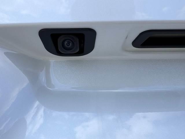 ムーヴキャンバス ストライプスＧ　届出済未使用車　アイドリングストップ　盗難防止装置　バックカメラ　衝突被害軽減ブレーキ　横滑り防止装置　シートヒーター　ベンチシート　スマートキー　寒冷地仕様車　両側電動スライドドア（5枚目）