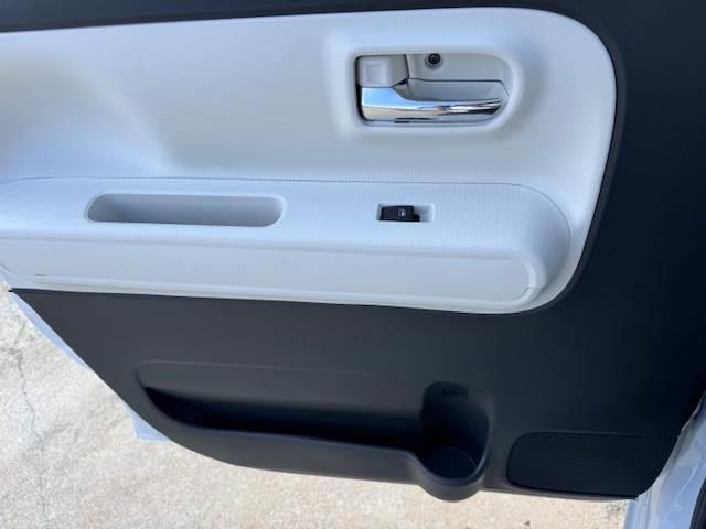 ムーヴキャンバス ストライプスＧ　届出済未使用車　アイドリングストップ　盗難防止装置　バックカメラ　衝突被害軽減ブレーキ　横滑り防止装置　シートヒーター　ベンチシート　スマートキー　寒冷地仕様車　両側電動スライドドア（35枚目）