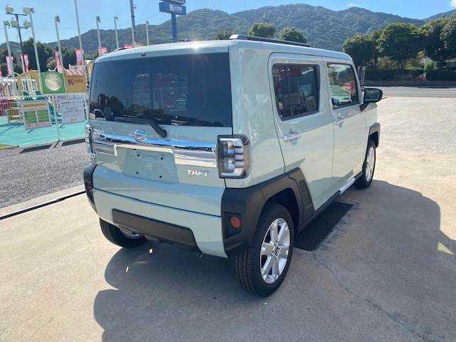 タフト Ｇ　届出済未使用車　アイドリングストップ　盗難防止装置　バックカメラ　衝突被害軽減ブレーキ　横滑り防止装置　シートヒーター　スマートキー　サンルーフ　ルーフレール　寒冷地仕様車　ガラスルーフ　シートＨ（3枚目）