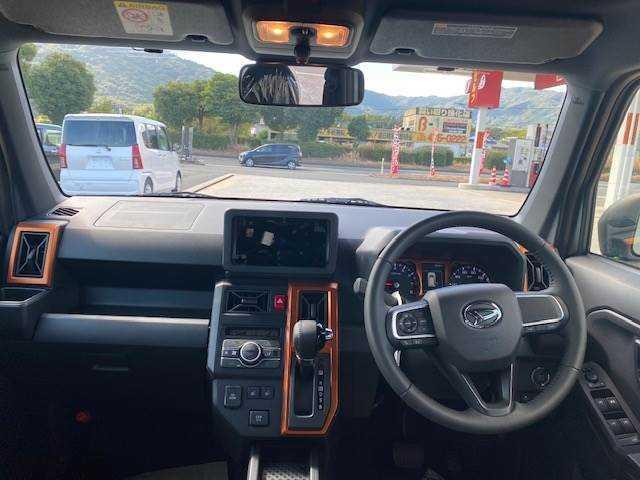 タフト Ｇ　届出済未使用車　アイドリングストップ　盗難防止装置　バックカメラ　衝突被害軽減ブレーキ　横滑り防止装置　シートヒーター　スマートキー　サンルーフ　ルーフレール　寒冷地仕様車　ガラスルーフ　シートＨ（7枚目）