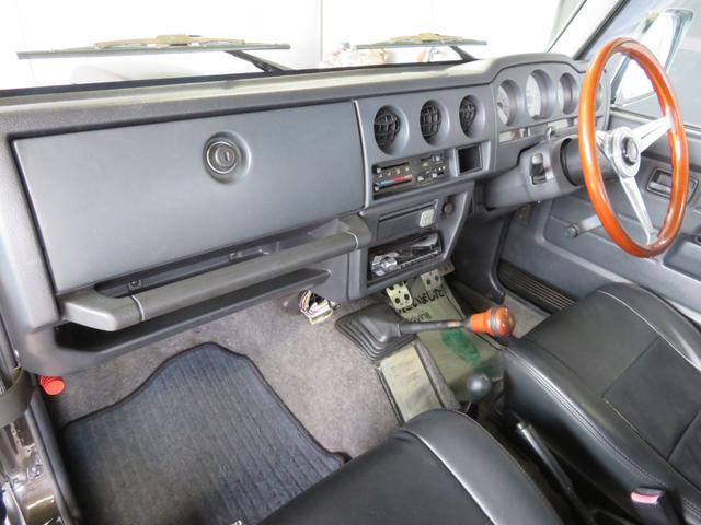 ジムニー ワイルドウインド　ガンＭ全塗装　リフトアップ　新品ＢＡＤＸ　ＤＯＳ＋オープンカントリー２２５／７５／１６　オーバーフェンダー／グリル各部チッピング黒塗装　社外前後バンパー／マフラー／テール／ＬＥＤフォグ／シートカバー（15枚目）