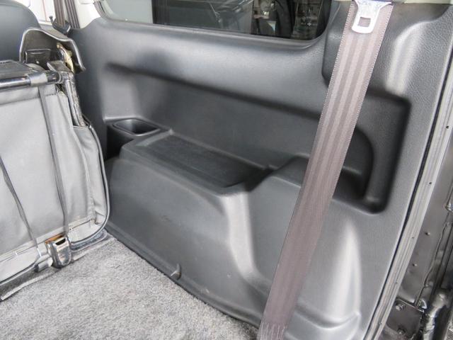 ジムニー ワイルドウインド　ガンＭ全塗装　リフトアップ　新品ＢＡＤＸ　ＤＯＳ＋オープンカントリー２２５／７５／１６　オーバーフェンダー／グリル各部チッピング黒塗装　社外前後バンパー／マフラー／テール／ＬＥＤフォグ／シートカバー（22枚目）