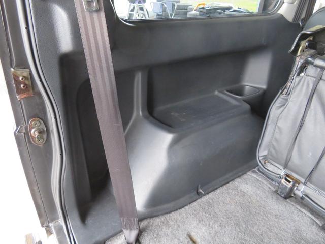 ジムニー ワイルドウインド　ガンＭ全塗装　リフトアップ　新品ＢＡＤＸ　ＤＯＳ＋オープンカントリー２２５／７５／１６　オーバーフェンダー／グリル各部チッピング黒塗装　社外前後バンパー／マフラー／テール／ＬＥＤフォグ／シートカバー（23枚目）