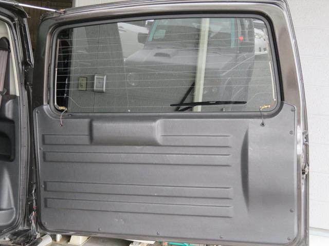 ジムニー ワイルドウインド　ガンＭ全塗装　リフトアップ　新品ＢＡＤＸ　ＤＯＳ＋オープンカントリー２２５／７５／１６　オーバーフェンダー／グリル各部チッピング黒塗装　社外前後バンパー／マフラー／テール／ＬＥＤフォグ／シートカバー（24枚目）