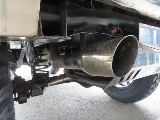 ジムニー ワイルドウインド　ガンＭ全塗装　リフトアップ　新品ＢＡＤＸ　ＤＯＳ＋オープンカントリー２２５／７５／１６　オーバーフェンダー／グリル各部チッピング黒塗装　社外前後バンパー／マフラー／テール／ＬＥＤフォグ／シートカバー（42枚目）