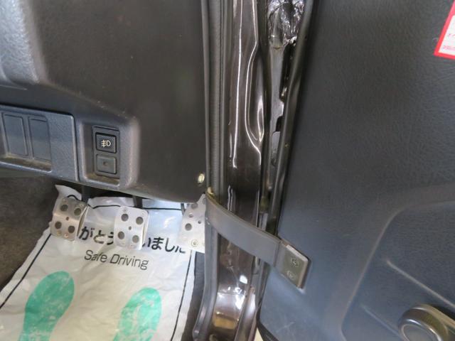 ジムニー ワイルドウインド　ガンＭ全塗装　リフトアップ　新品ＢＡＤＸ　ＤＯＳ＋オープンカントリー２２５／７５／１６　オーバーフェンダー／グリル各部チッピング黒塗装　社外前後バンパー／マフラー／テール／ＬＥＤフォグ／シートカバー（56枚目）