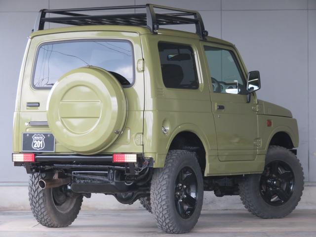 ジムニー ランドベンチャー　ＪＥＥＰ純正コマンドグリーン全塗装　内装塗装　下回り／ホイールブラック塗装　最終型　２インチボディリフトＵＰ　縞板調天張り　カーボン調ハンドル　社外マフラー／前後バンパー／シフトノブ／革調シートカバー（2枚目）