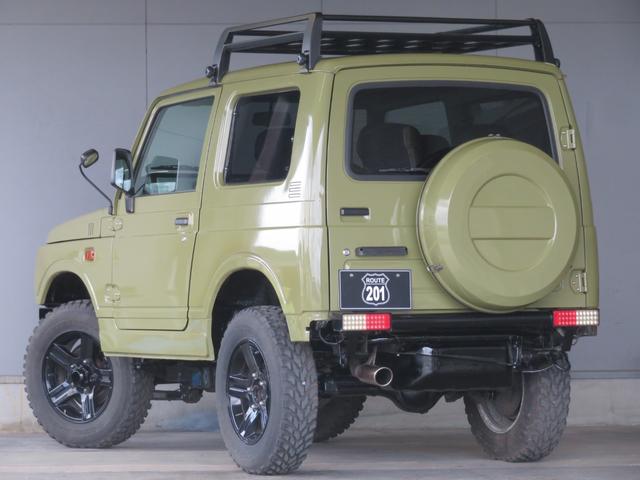 ジムニー ランドベンチャー　ＪＥＥＰ純正コマンドグリーン全塗装　内装塗装　下回り／ホイールブラック塗装　最終型　２インチボディリフトＵＰ　縞板調天張り　カーボン調ハンドル　社外マフラー／前後バンパー／シフトノブ／革調シートカバー（9枚目）