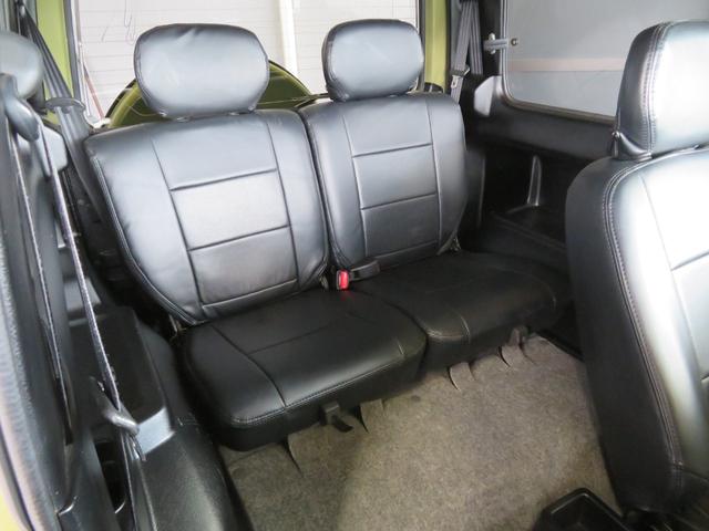 ジムニー ランドベンチャー　ＪＥＥＰ純正コマンドグリーン全塗装　内装塗装　下回り／ホイールブラック塗装　最終型　２インチボディリフトＵＰ　縞板調天張り　カーボン調ハンドル　社外マフラー／前後バンパー／シフトノブ／革調シートカバー（17枚目）