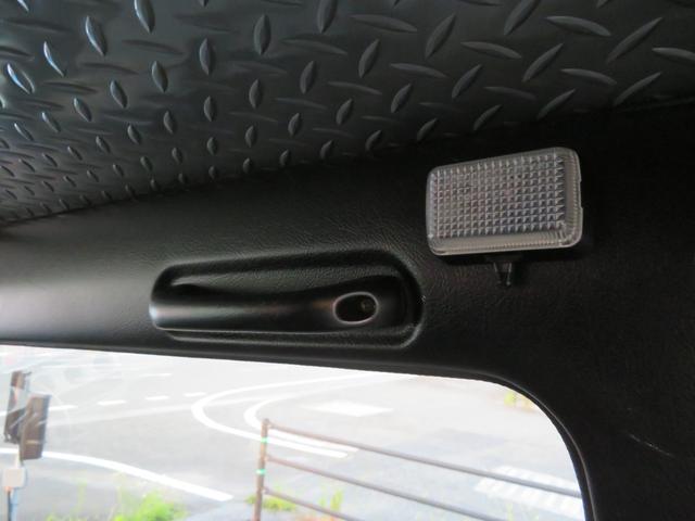 ジムニー ランドベンチャー　ＪＥＥＰ純正コマンドグリーン全塗装　内装塗装　下回り／ホイールブラック塗装　最終型　２インチボディリフトＵＰ　縞板調天張り　カーボン調ハンドル　社外マフラー／前後バンパー／シフトノブ／革調シートカバー（25枚目）