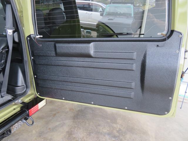 ジムニー ランドベンチャー　ＪＥＥＰ純正コマンドグリーン全塗装　内装塗装　下回り／ホイールブラック塗装　最終型　２インチボディリフトＵＰ　縞板調天張り　カーボン調ハンドル　社外マフラー／前後バンパー／シフトノブ／革調シートカバー（28枚目）