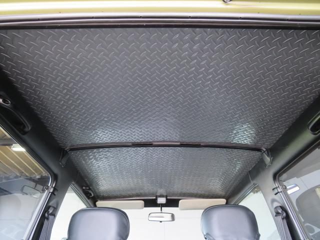 ジムニー ランドベンチャー　ＪＥＥＰ純正コマンドグリーン全塗装　内装塗装　下回り／ホイールブラック塗装　最終型　２インチボディリフトＵＰ　縞板調天張り　カーボン調ハンドル　社外マフラー／前後バンパー／シフトノブ／革調シートカバー（29枚目）