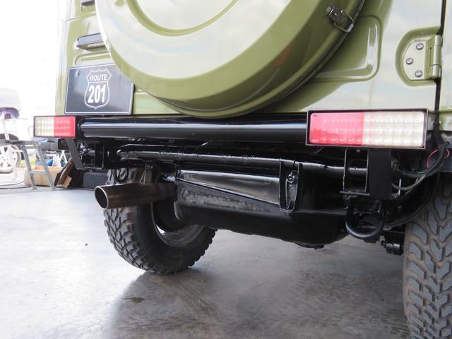 ジムニー ランドベンチャー　ＪＥＥＰ純正コマンドグリーン全塗装　内装塗装　下回り／ホイールブラック塗装　最終型　２インチボディリフトＵＰ　縞板調天張り　カーボン調ハンドル　社外マフラー／前後バンパー／シフトノブ／革調シートカバー（48枚目）