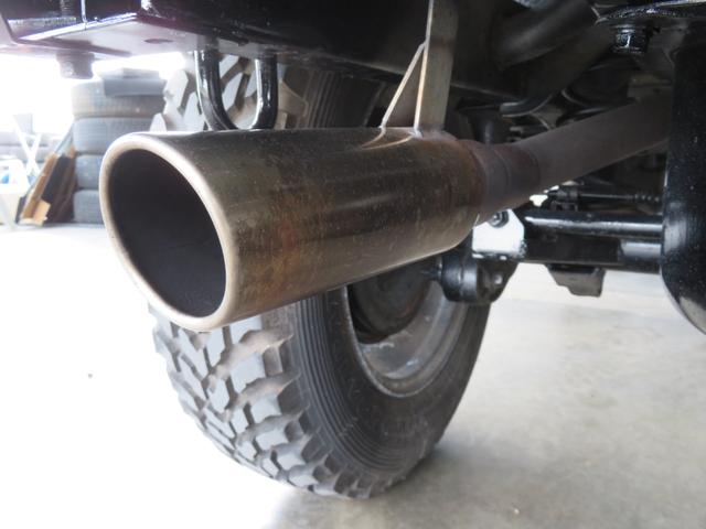 ジムニー ランドベンチャー　ＪＥＥＰ純正コマンドグリーン全塗装　内装塗装　下回り／ホイールブラック塗装　最終型　２インチボディリフトＵＰ　縞板調天張り　カーボン調ハンドル　社外マフラー／前後バンパー／シフトノブ／革調シートカバー（49枚目）