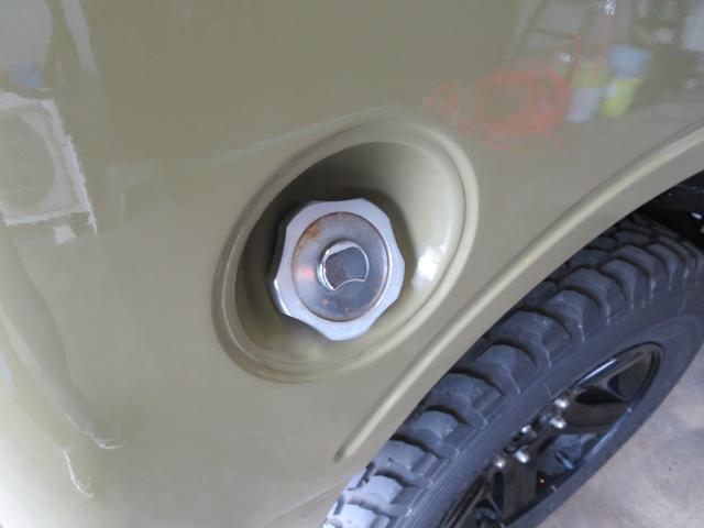 ジムニー ランドベンチャー　ＪＥＥＰ純正コマンドグリーン全塗装　内装塗装　下回り／ホイールブラック塗装　最終型　２インチボディリフトＵＰ　縞板調天張り　カーボン調ハンドル　社外マフラー／前後バンパー／シフトノブ／革調シートカバー（52枚目）