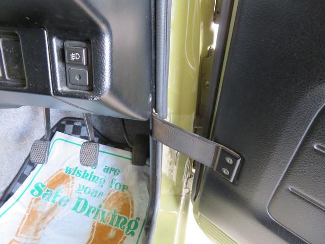 ジムニー ランドベンチャー　ＪＥＥＰ純正コマンドグリーン全塗装　内装塗装　下回り／ホイールブラック塗装　最終型　２インチボディリフトＵＰ　縞板調天張り　カーボン調ハンドル　社外マフラー／前後バンパー／シフトノブ／革調シートカバー（55枚目）