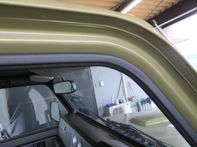 ジムニー ランドベンチャー　ＪＥＥＰ純正コマンドグリーン全塗装　内装塗装　下回り／ホイールブラック塗装　最終型　２インチボディリフトＵＰ　縞板調天張り　カーボン調ハンドル　社外マフラー／前後バンパー／シフトノブ／革調シートカバー（56枚目）