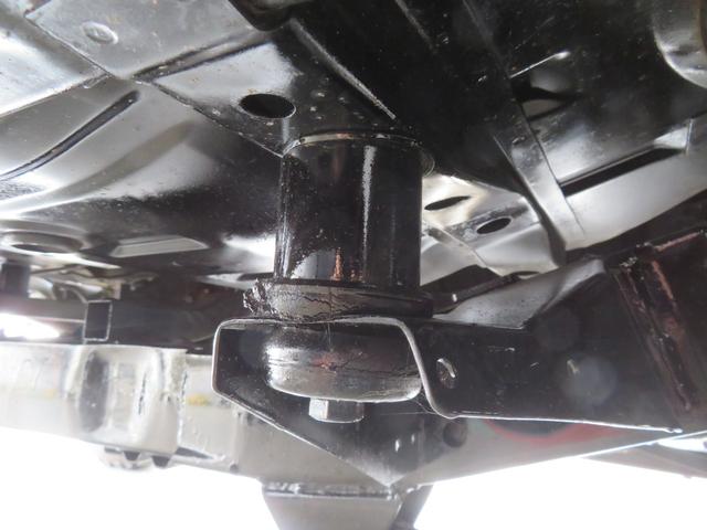 ジムニー ランドベンチャー　ＪＥＥＰ純正コマンドグリーン全塗装　内装塗装　下回り／ホイールブラック塗装　最終型　２インチボディリフトＵＰ　縞板調天張り　カーボン調ハンドル　社外マフラー／前後バンパー／シフトノブ／革調シートカバー（60枚目）