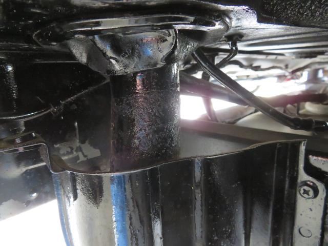 ジムニー ランドベンチャー　ＪＥＥＰ純正コマンドグリーン全塗装　内装塗装　下回り／ホイールブラック塗装　最終型　２インチボディリフトＵＰ　縞板調天張り　カーボン調ハンドル　社外マフラー／前後バンパー／シフトノブ／革調シートカバー（62枚目）