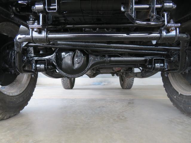 ジムニー ランドベンチャー　ＪＥＥＰ純正コマンドグリーン全塗装　内装塗装　下回り／ホイールブラック塗装　最終型　２インチボディリフトＵＰ　縞板調天張り　カーボン調ハンドル　社外マフラー／前後バンパー／シフトノブ／革調シートカバー（63枚目）