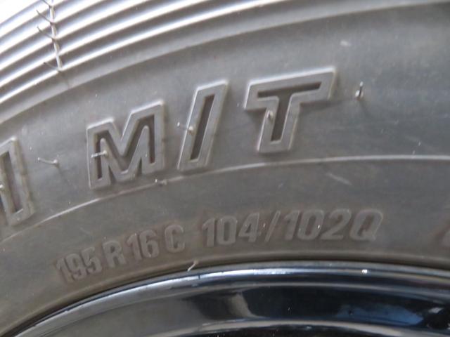 ジムニー ランドベンチャー　ＪＥＥＰ純正コマンドグリーン全塗装　内装塗装　下回り／ホイールブラック塗装　最終型　２インチボディリフトＵＰ　縞板調天張り　カーボン調ハンドル　社外マフラー／前後バンパー／シフトノブ／革調シートカバー（73枚目）