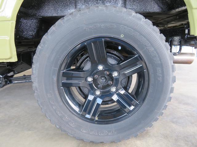 ジムニー ランドベンチャー　ＪＥＥＰ純正コマンドグリーン全塗装　内装塗装　下回り／ホイールブラック塗装　最終型　２インチボディリフトＵＰ　縞板調天張り　カーボン調ハンドル　社外マフラー／前後バンパー／シフトノブ／革調シートカバー（77枚目）