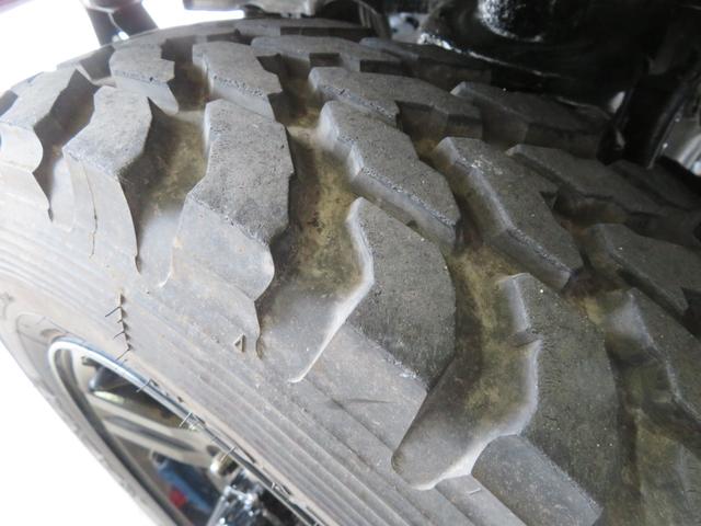 ジムニー ランドベンチャー　ＪＥＥＰ純正コマンドグリーン全塗装　内装塗装　下回り／ホイールブラック塗装　最終型　２インチボディリフトＵＰ　縞板調天張り　カーボン調ハンドル　社外マフラー／前後バンパー／シフトノブ／革調シートカバー（78枚目）