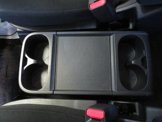 �y���X���v���O�\��z��e�ʂ̃Z���^�[�R���\�[���ɂ̓h�����N�z���_�[�i�E���͌㕔�ȗp�j�A��������ȂǏ[�����Ă܂��I