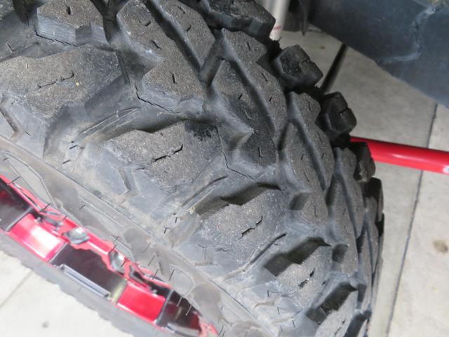 ジムニー XC 新品ルーフラック+Hライト RAYSデイトナFDX-J+ジオランダーMT 3インチリフトUP ブラックM全塗装修復歴軽度 LEDテール FRPボンネット SDナビDVDフルセグBluetoothETC(78枚目)