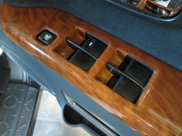 �y���X���v���O�\��z�V���v���ȃp���[�E�B���h�E���암�ł��B